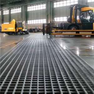 How Standard Steel Grating Improves Industrial Flooring